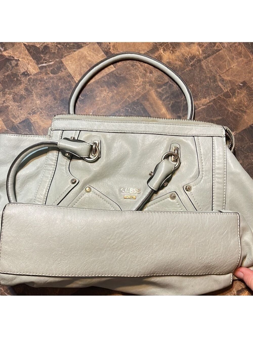 Guess Purse🥰🥰 - Picture 4 of 9